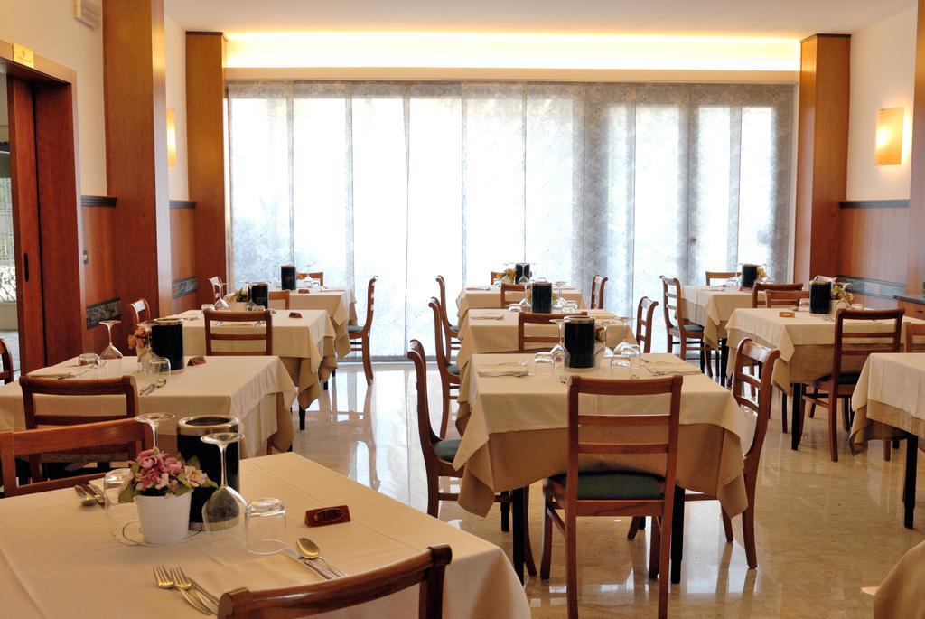 Hotel Sole Джулианова Экстерьер фото